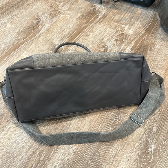 DSW weekender gray felt tote - Picture 5 of 6